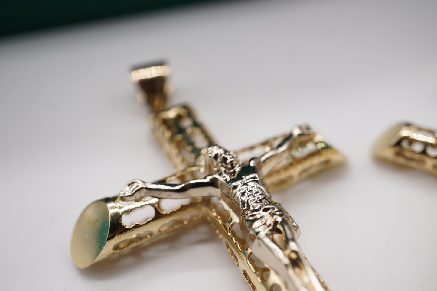 14k 3D Crucifix